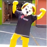 mascote em ao promocional para academia