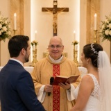 Padre Catolico Celebrante Religioso