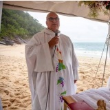 Padre Catolico Celebrante Religioso e Social