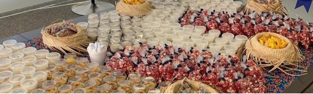 Buffet Junino/Barraquinhas de comidas típicas/ Barracas de brincadeiras