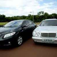 Mercedes-Benz e Toyota Corolla