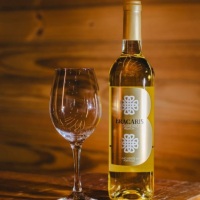 Loureiro Premium. Um vinho marcante com 12% de teor alcoolico. Da região do Douro em Portugal traz a