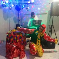 Palhao Lulu & DJ Efrain by Animaes Festas & Eventos