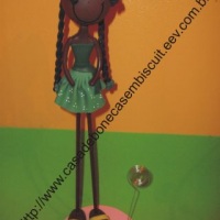 Boneca de biscuit negra com cabelo de tran�a