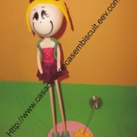 Boneca branca de biscuit