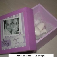 Lembran�a de casamento com foto dos noivos.