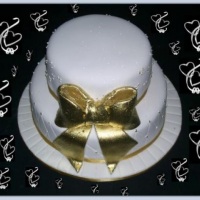 Bolo com lao dourado - 3441-0340