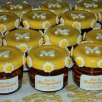 Pote de mel personalizado em biscuit para os 90 anos de d. Margarida