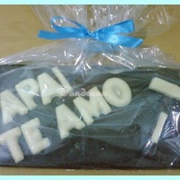 Placas de chocolate com frases.
