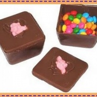Caixa com confeti.