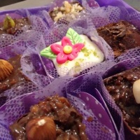 Quadradinhos de chocolate trufado 
Sabores:tradicional,ninho,nutella,coco,amarula,entre outros.