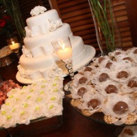 Mesa de bolo e doces - Casamento