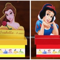 Caixa em MDF 
Tema Princesas Disney
Personagem  sua escolha 
Pode ser colocado nome e idade 
Ta