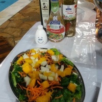 salada californiana, com frutas... uma delicia