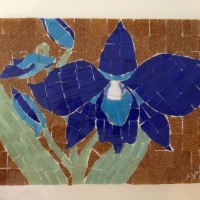 Quadro em mosaico de pastilhas de vidro e cermica da esplendorosa flor "Orqudea Azul"