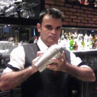 Barman Alexandre Ferreira.