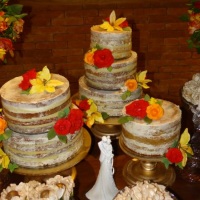 Naked Cakes Espatulados decorados com flores em acar