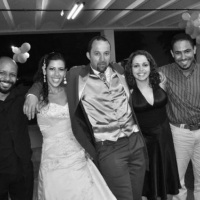 Ednaldo, noivos, Melissa e Andr�. (trio com viol�o, percuss�o e voz)