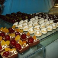 variedade em chocolates e doces