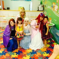 As Princesas(Ariel,Aurora,Anna e Elsa)