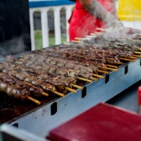 carrinho de espetinho de churrasco