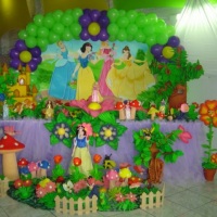 Mesa das Princesas em espumas e bonecas