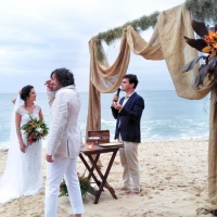Casamento p na areia do Douglas e da Juliana