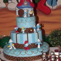 Bolo decorado dos SMURFS.