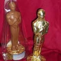Estatueta do Oscar de chocolate.
Temos de 14 cm e 20 cm
Personalizamos com tags ou etiqueta