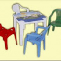 Conjunto de Mesa e cadeiras infantil - Alugue por apenas 4,00