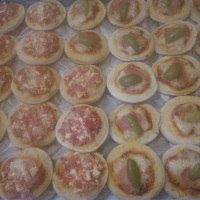 mini pizza calabresa e azeitona