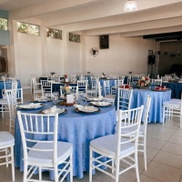 mesa redonda de mdf com pe de ferro para 8 convidados, toalha redonda de jacquard azul serenity, cad