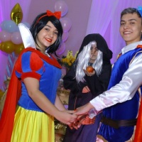 Branca de neve, principe e a bruxa.