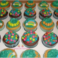 Cupcakes Personalizados com nome e arco-ris