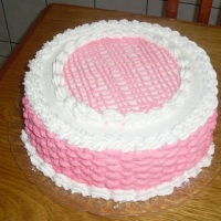 Bolo decorado com chantilly