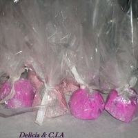 bombons decorados em cor lils R$45,00 o cento