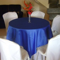 mesas com toalha,xale e capa p cadeira