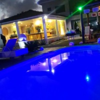 Iluminao fluorescente especial para piscinas