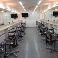 Sala de aula CLIMATIZADA que simula um ambiente real de trabalho: Curso de Maquiagem Profissional e 