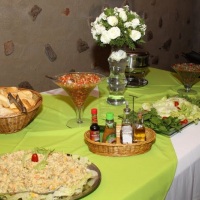 buffet de saladas com opes variadas