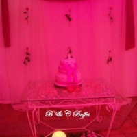 mesa do bolo com iluminao pink