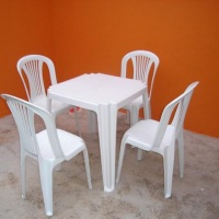 conjunto de mesa e cadeiras