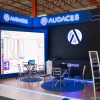 Servio completo de montagem e personalizao de stand profissionais. Desde a concepo (design) at