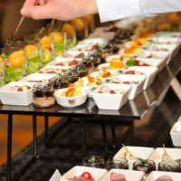 Servios de Catering com buffets temticos e personalizados de acordo com o evento/cliente.