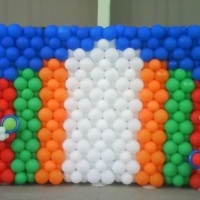 fUNDO FALSO COM 2 ESCULTURAS DE PALHA�O