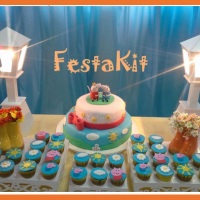 Cupcakes  e bolo decorados Peppa Pig
