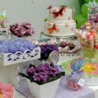 Mesa principal com doces