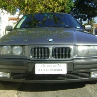 BMW Cinza Sedan