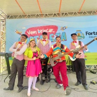 Banda Adoleta anima a festa do dia das crianas pela prefeitura de Fortaleza.