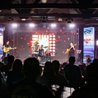 Transformamos eventos em experi�ncias memor�veis.
Som, ilumina��o e pain�is de LED com padr�o profi